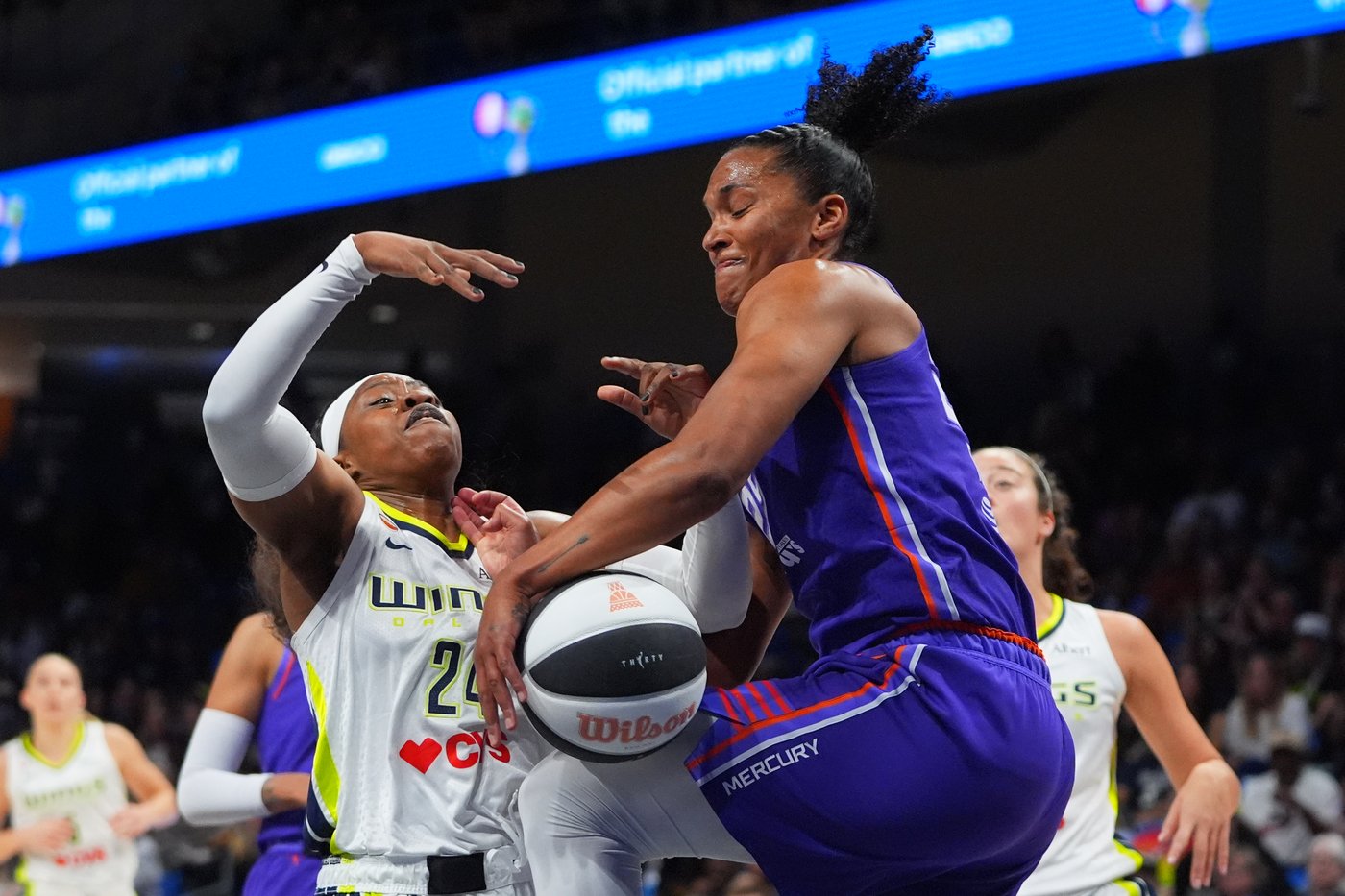 WNBA suspends Alyssa Thomas 1 game for hit to Caitlin Clark's throat | iNFOnews.ca