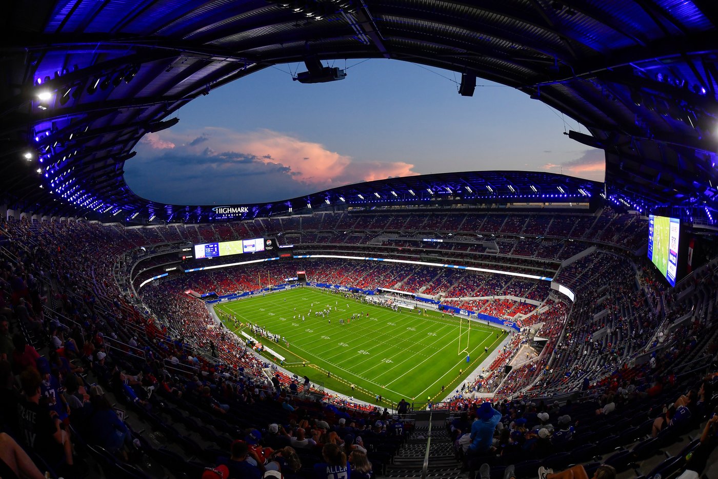 Bills coach Joe Brady enjoys father-son moment before team holds first practice in new stadium | iNFOnews.ca