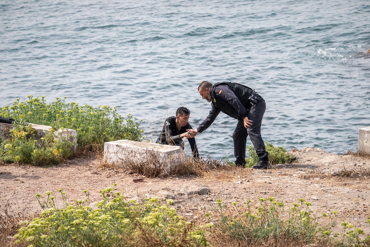 Migrants cross into Spain’s Ceuta enclave from Morocco, in photos | iNFOnews.ca