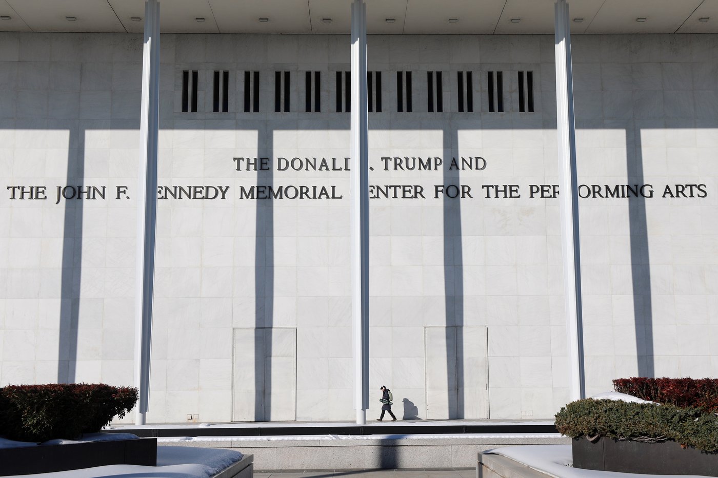 Kennedy Center votes to shut down operations for 2 years and names a new president | iNFOnews.ca