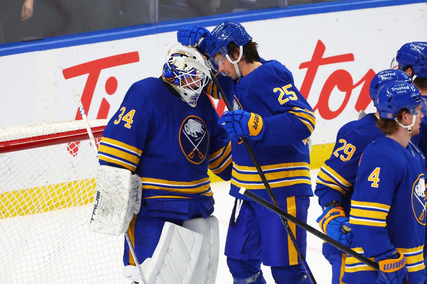 Journeyman goaltender Alex Lyon stepping up for Buffalo Sabres | iNFOnews.ca