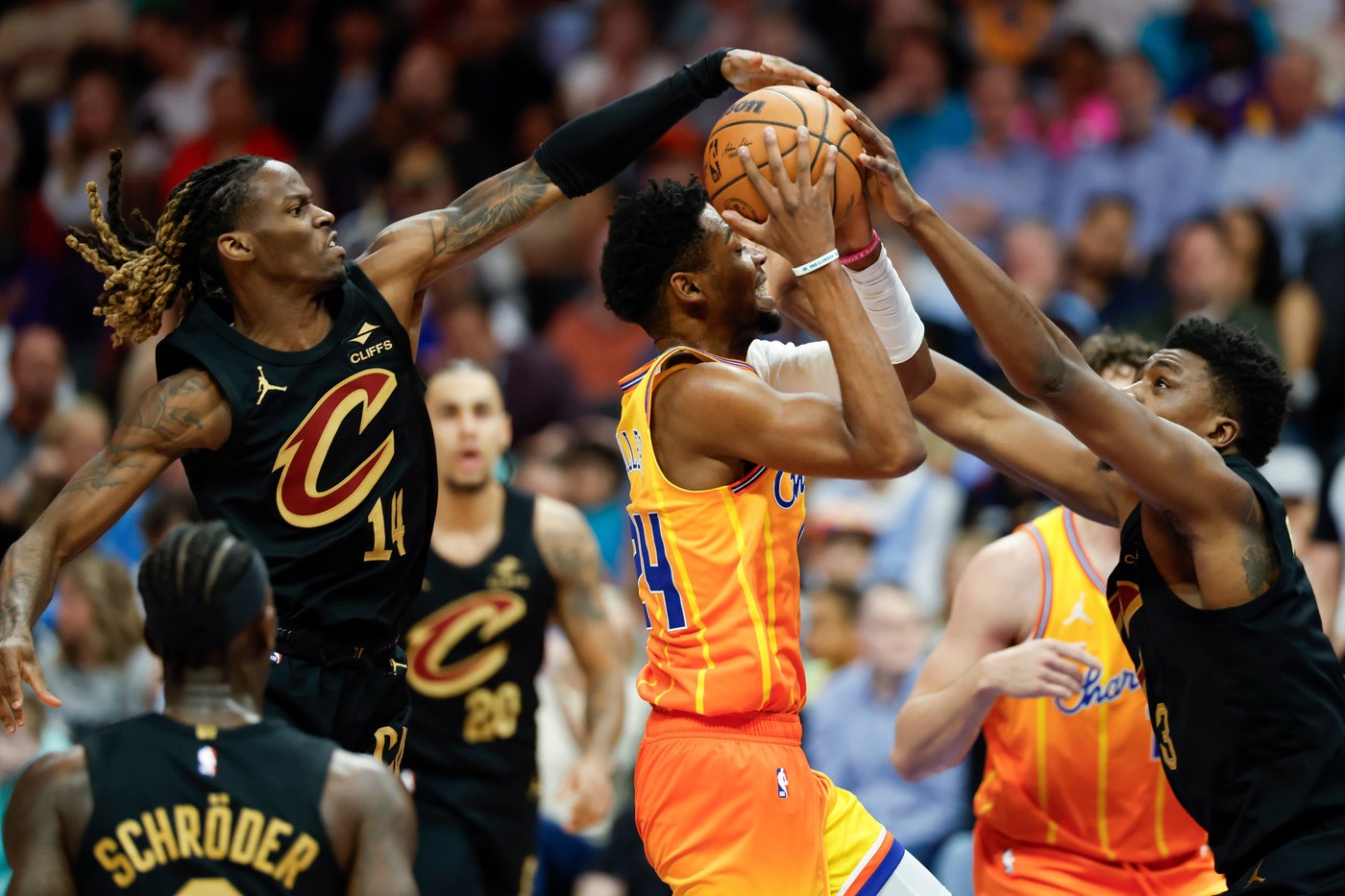 Donovan Mitchell scores 32 points as Cavaliers beat Hornets 118-113 for 7th straight victory | iNFOnews.ca Donovan Mitchell scores 32 points as Cavaliers beat Hornets 118-113 for 7th straight victory | iNFOnews.ca