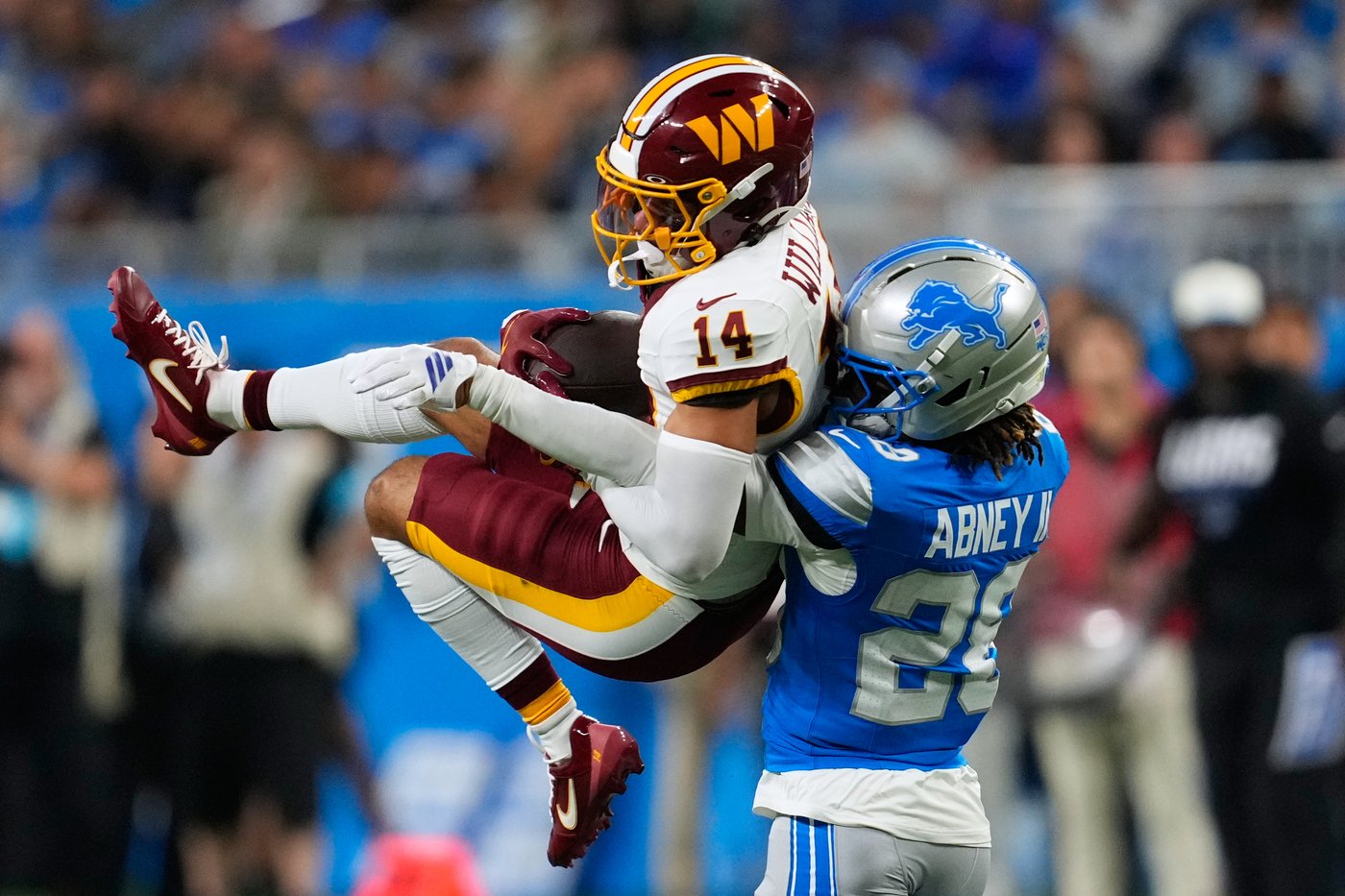Dobbs overcomes two turnovers with long TD run as Lions beat Commanders, 17-13 | iNFOnews.ca