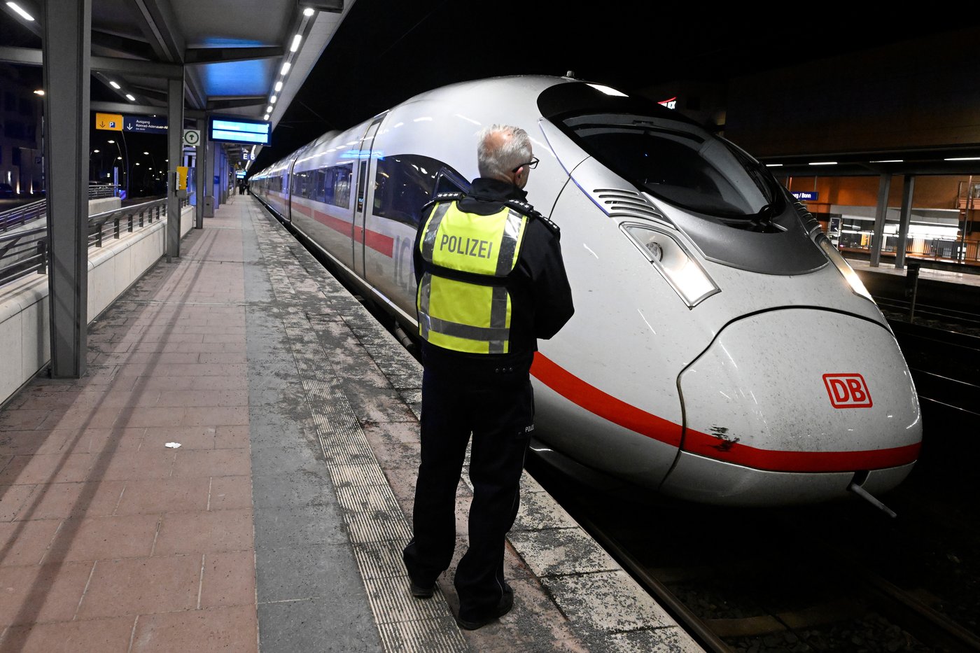 Man arrested after threatening an attack on a high-speed train in Germany | iNFOnews.ca