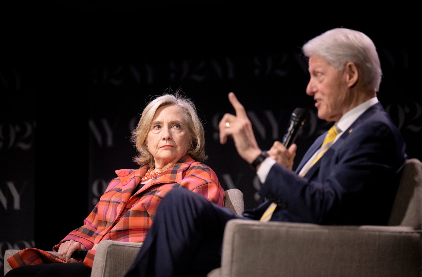 Bill and Hillary Clinton, battle-tested, gear up for another Washington fight | iNFOnews.ca