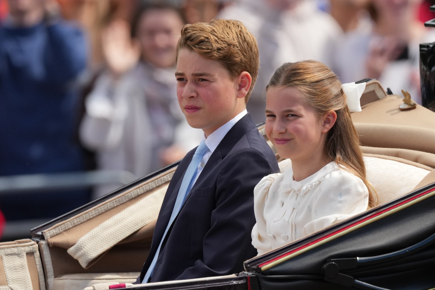 Fotos mostram a família real no desfile Trooping The Color | iNFOnews.ca