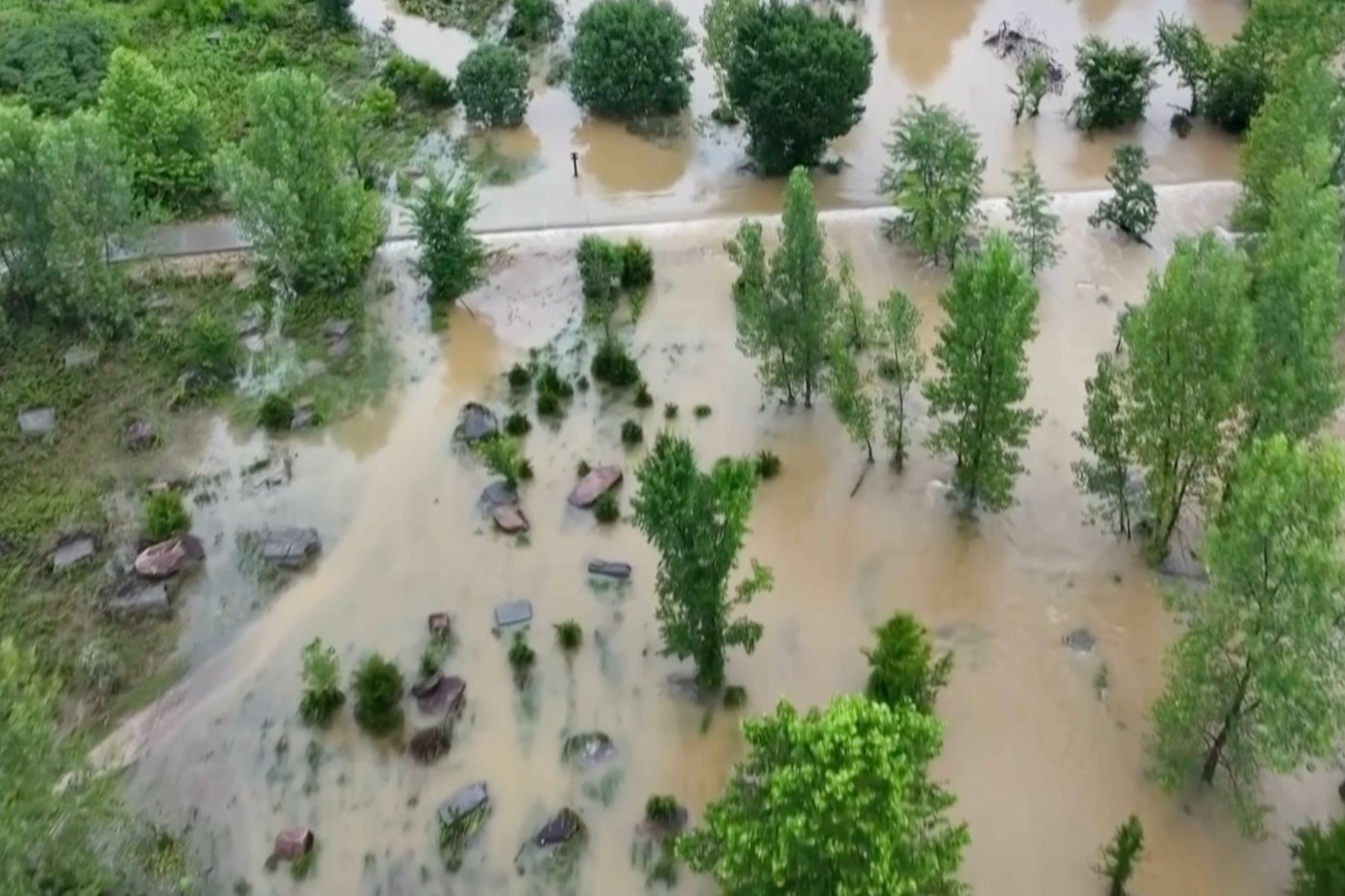 More than 200 people at a summer camp helicoptered to safety as Missouri faces flooding | iNFOnews.ca