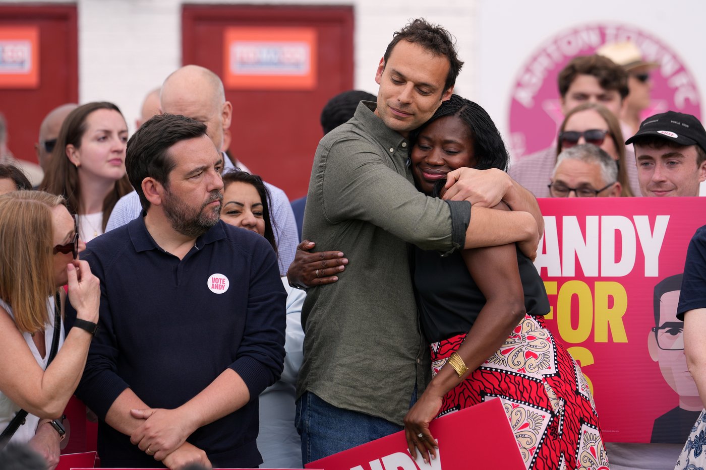 Andy Burnham's resounding win in a special election in Britain, in photos | iNFOnews.ca