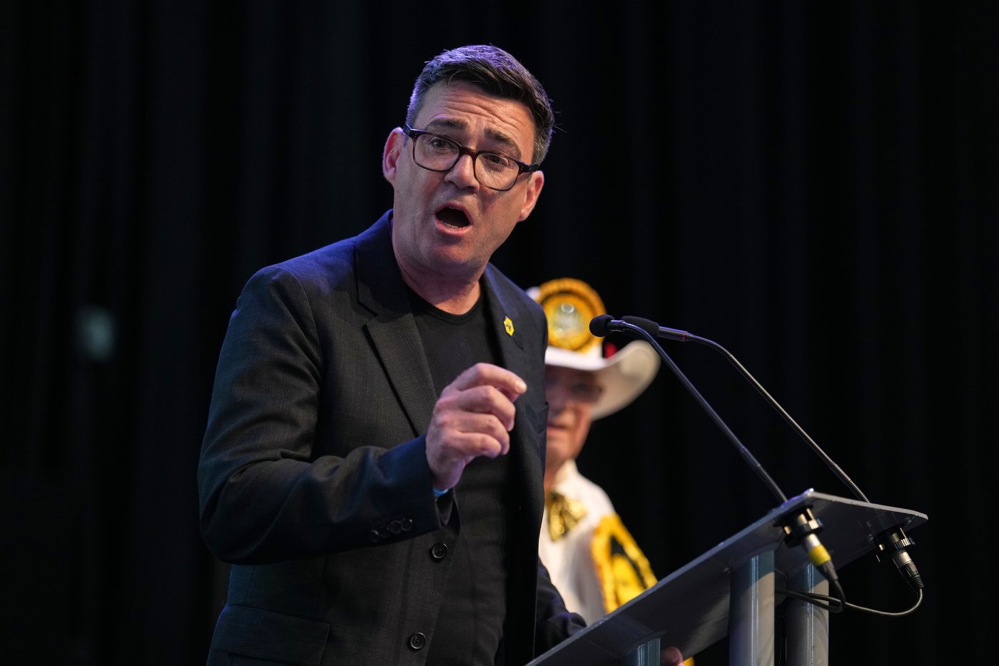 Andy Burnham's resounding win in a special election in Britain, in photos | iNFOnews.ca