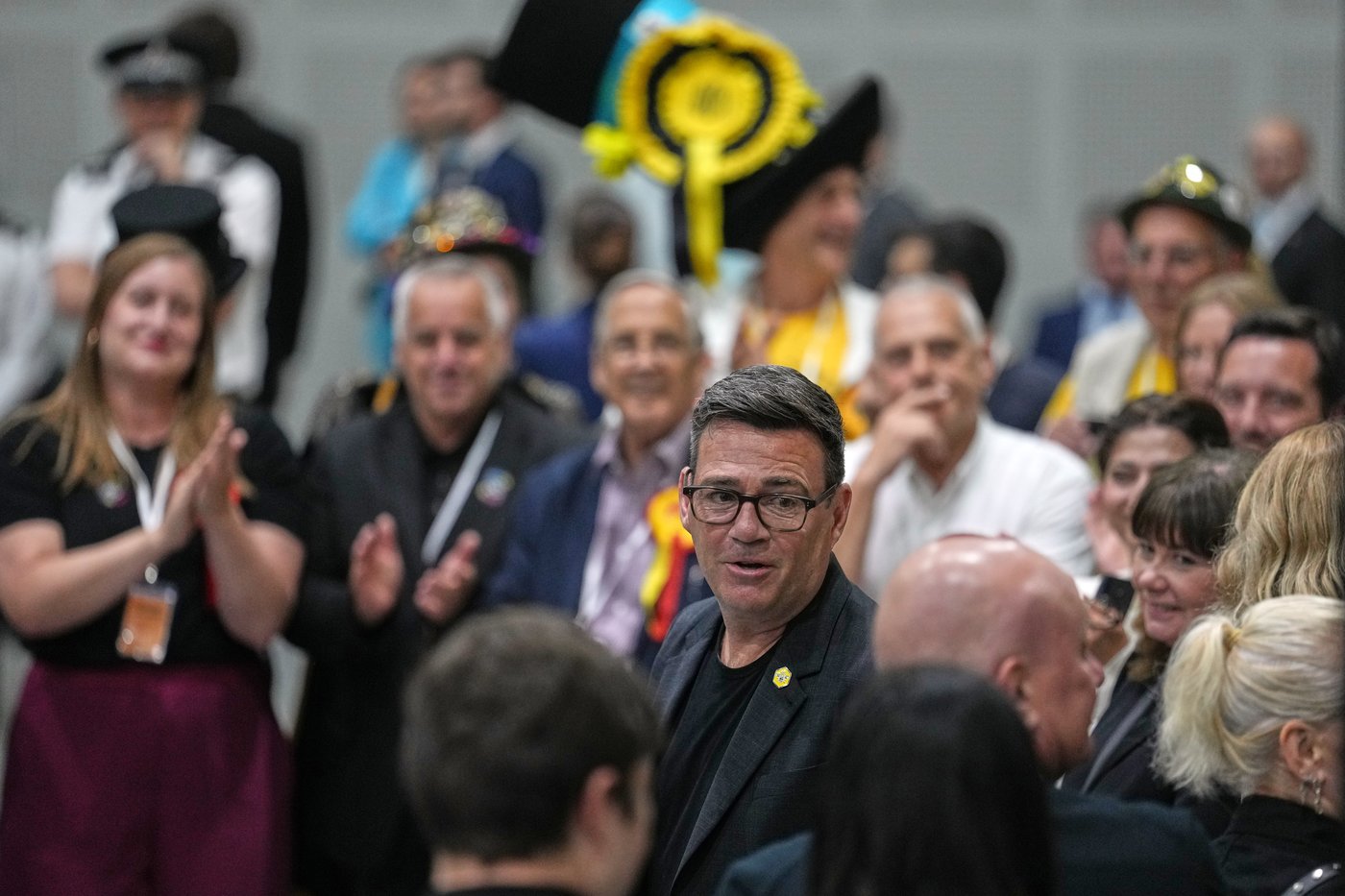 Andy Burnham's resounding win in a special election in Britain, in photos | iNFOnews.ca