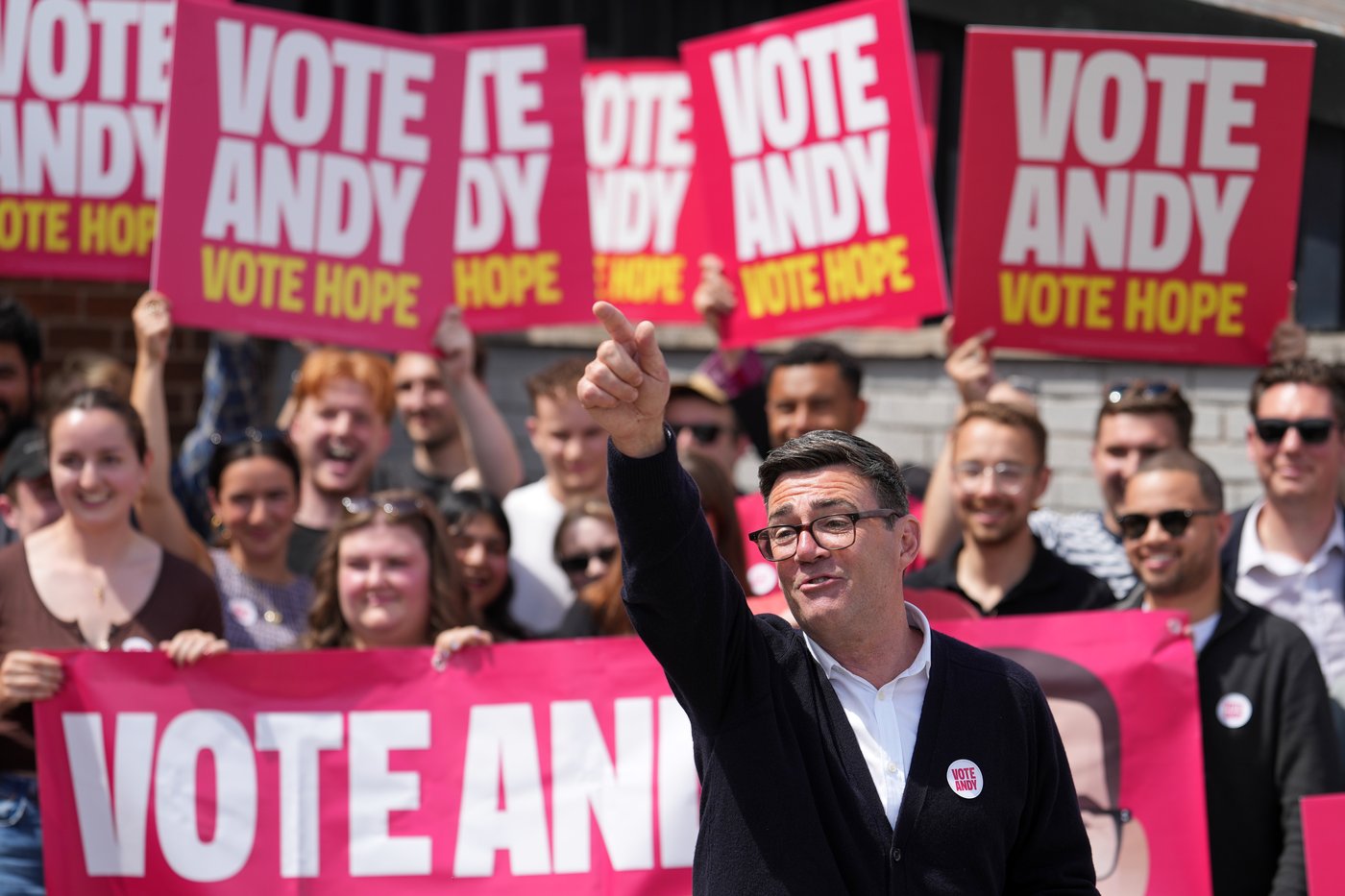 Andy Burnham's resounding win in a special election in Britain, in photos | iNFOnews.ca