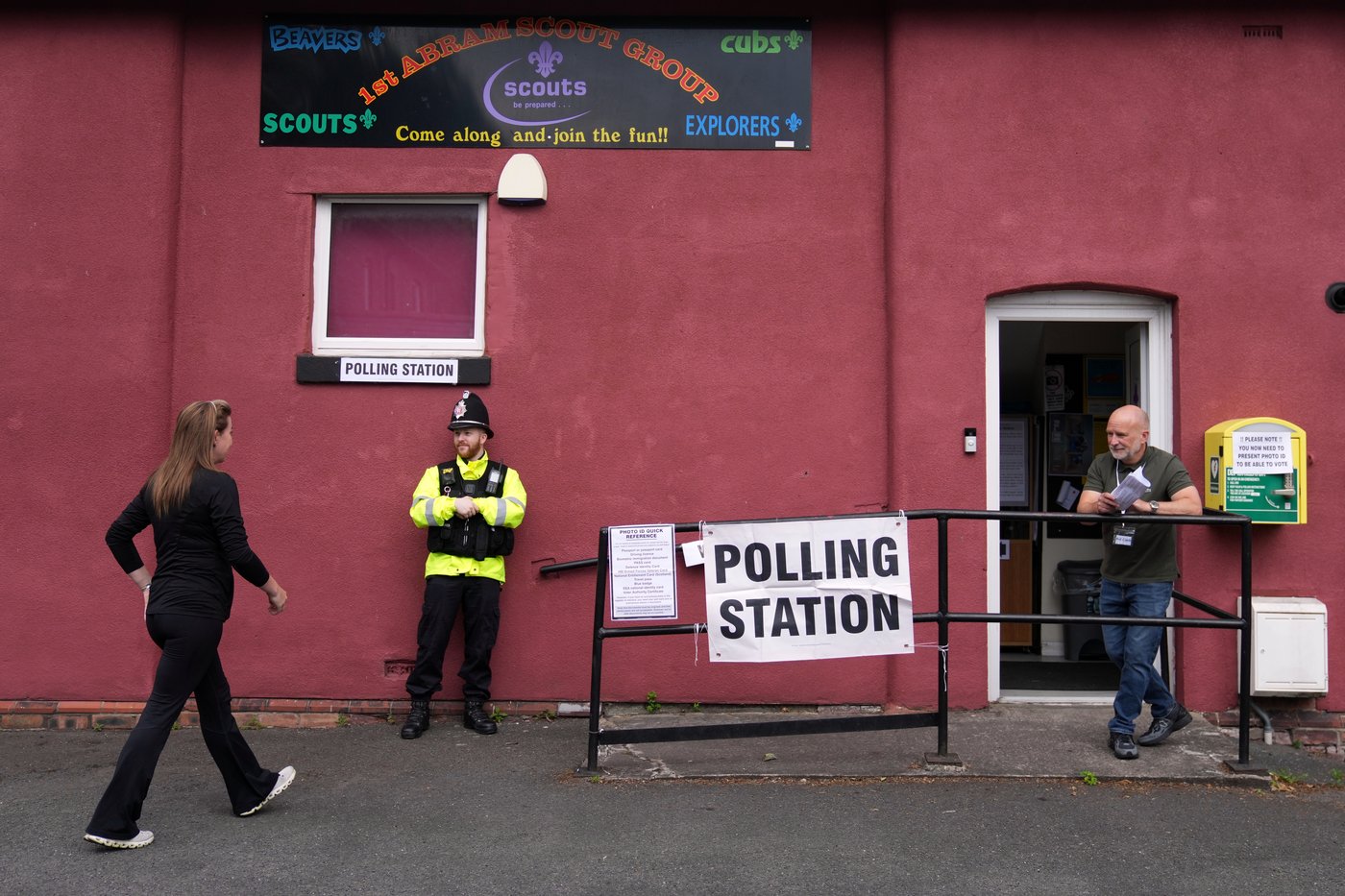 Andy Burnham's resounding win in a special election in Britain, in photos | iNFOnews.ca
