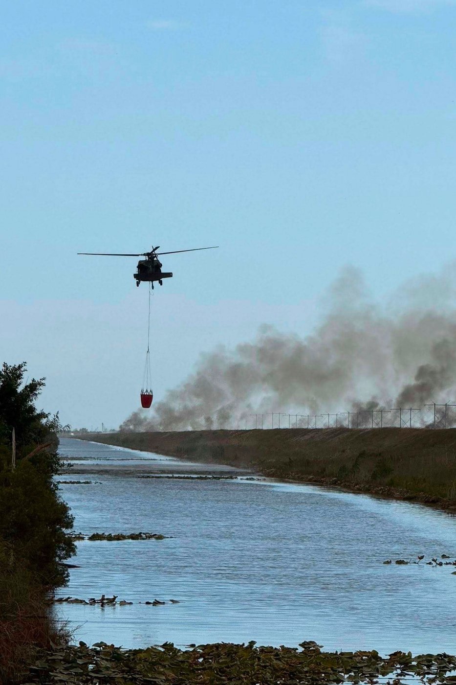 Crews battle South Florida wildfires that have burned thousands of acres | iNFOnews.ca