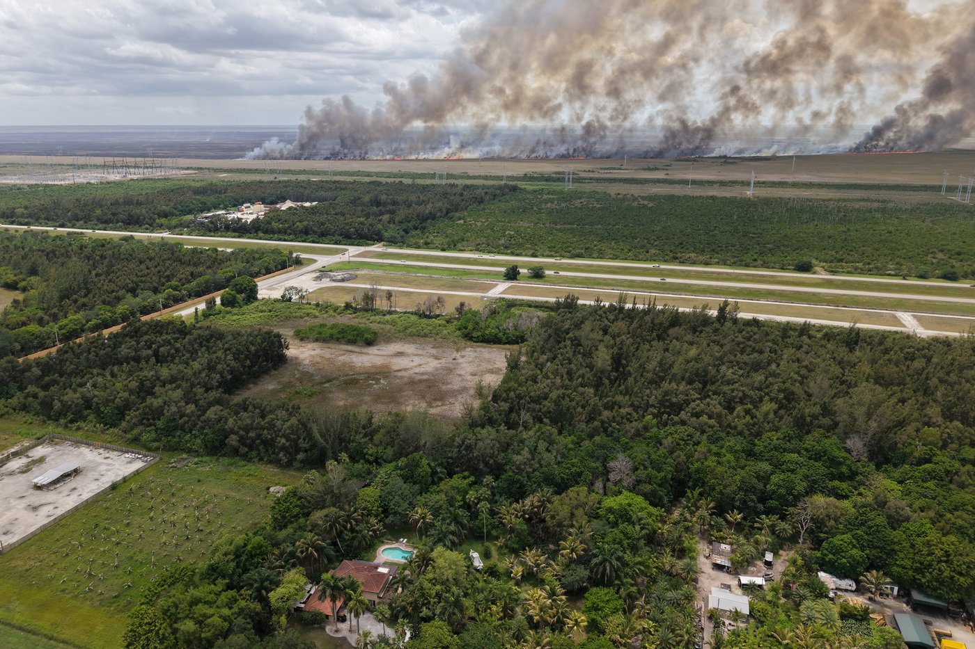 Crews battle South Florida wildfires that have burned thousands of acres | iNFOnews.ca