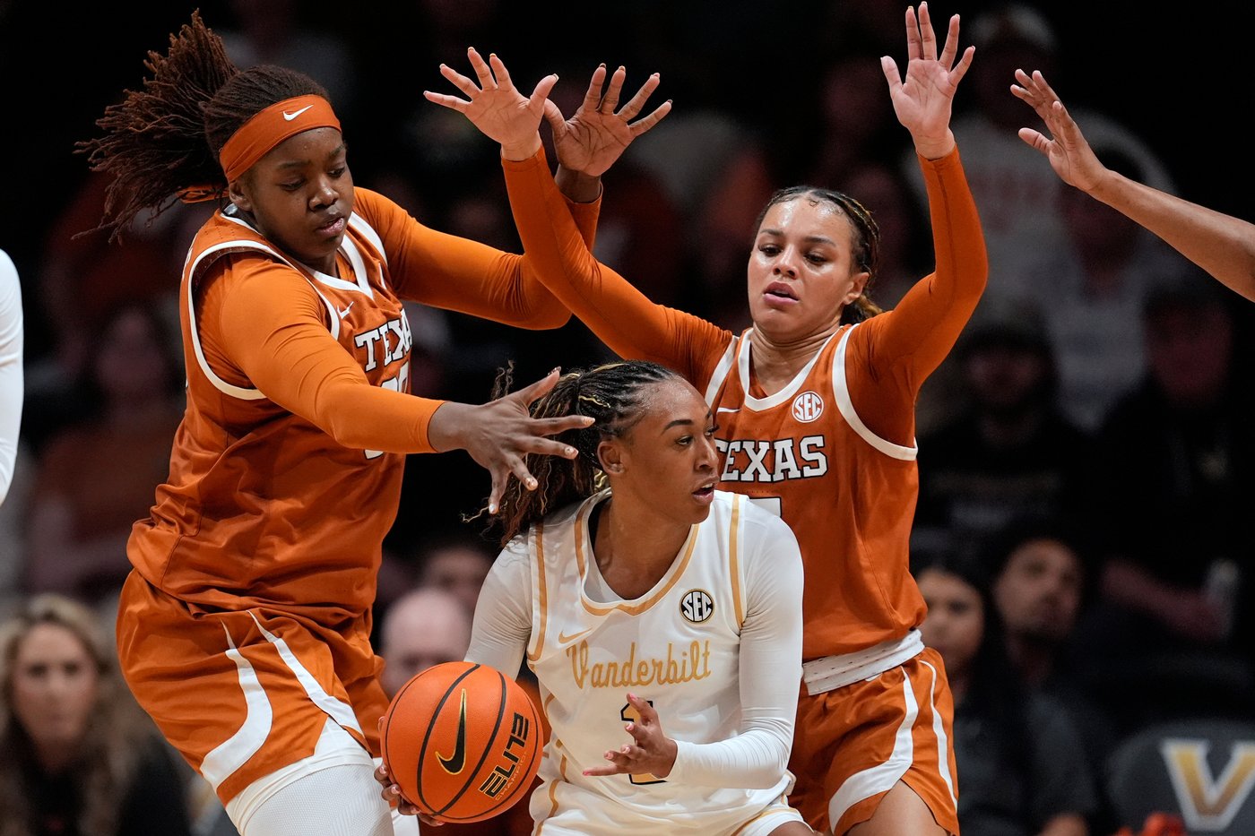 Mikayla Blakes scores 34 points to help No. 5 Vanderbilt beat No. 4 Texas 86-70 | iNFOnews.ca