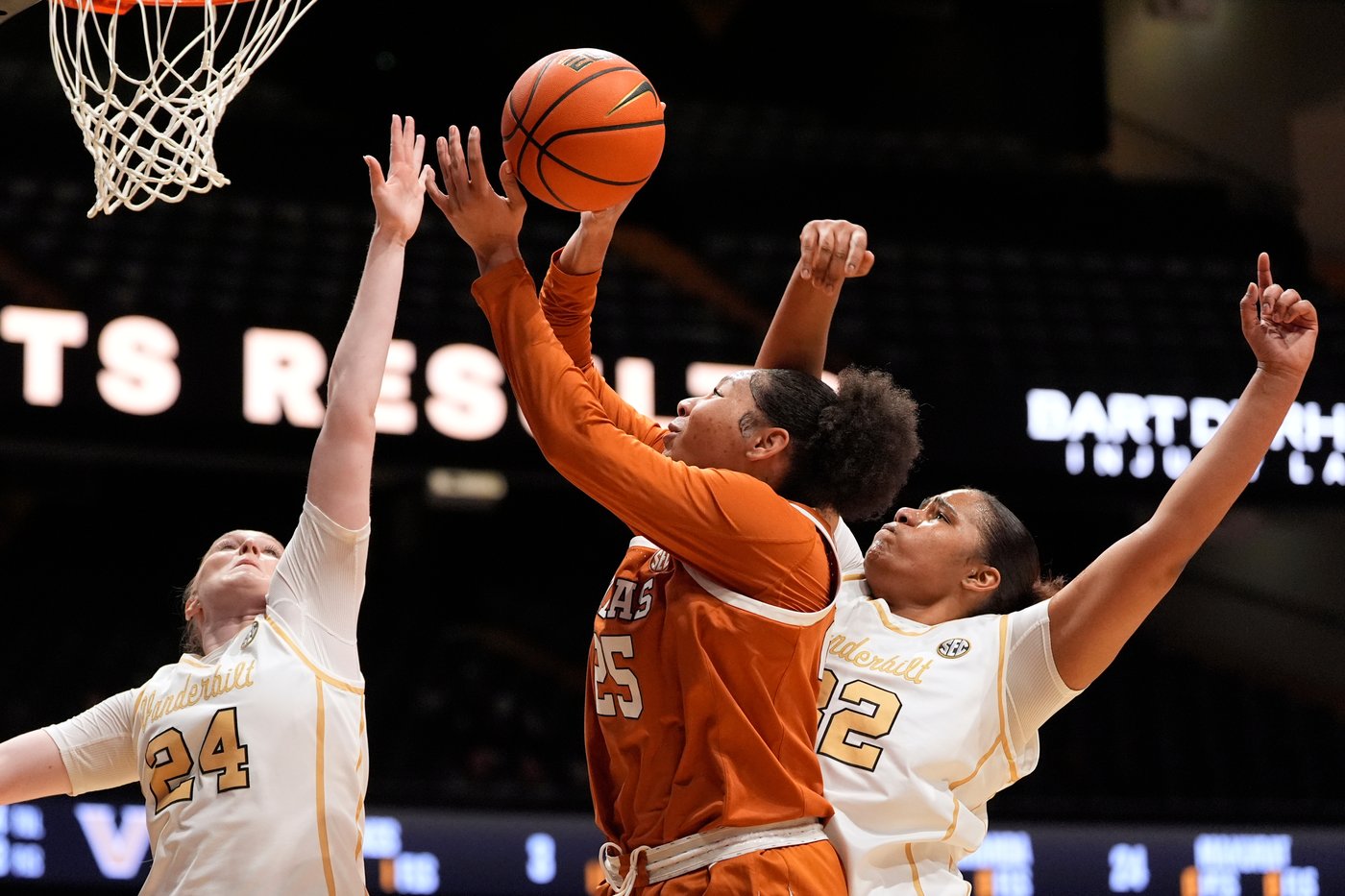 Mikayla Blakes scores 34 points to help No. 5 Vanderbilt beat No. 4 Texas 86-70 | iNFOnews.ca