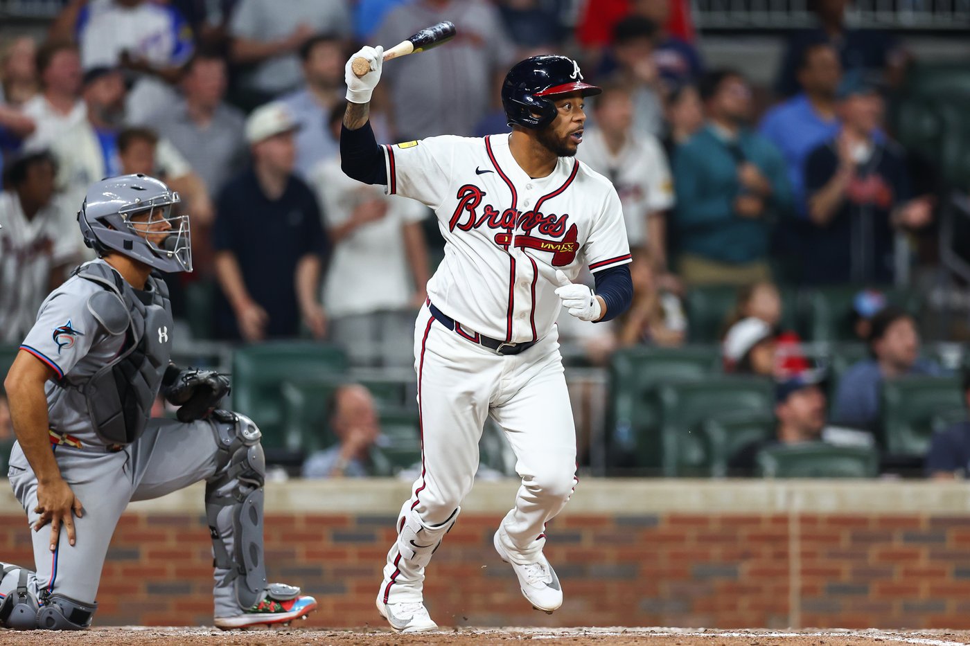 Dominic Smith has 4 RBIs, including go-ahead 3-run double in 8th to help Braves beat Marlins 6-5 | iNFOnews.ca