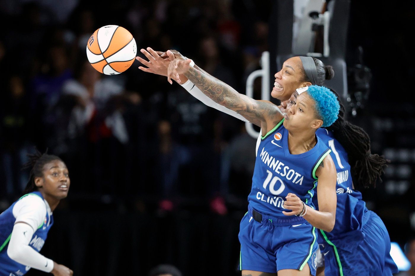 Miles, Collier power the WNBA-leading Lynx to a 92-87 win over the Aces | iNFOnews.ca Miles, Collier power the WNBA-leading Lynx to a 92-87 win over the Aces | iNFOnews.ca
