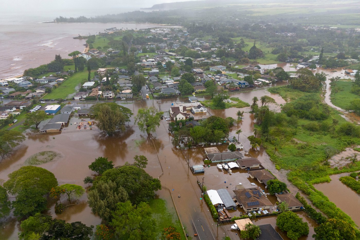 Flying blind: Honolulu officials held off evacuations as North Shore flooded | iNFOnews.ca Flying blind: Honolulu officials held off evacuations as North Shore flooded | iNFOnews.ca