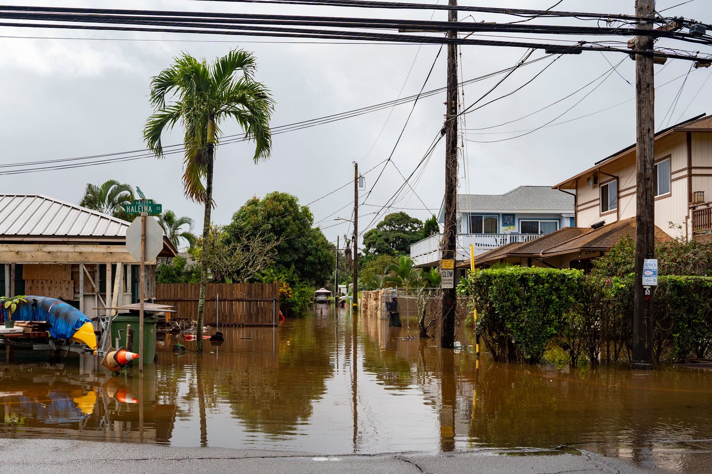 Flying blind: Honolulu officials held off evacuations as North Shore flooded | iNFOnews.ca Flying blind: Honolulu officials held off evacuations as North Shore flooded | iNFOnews.ca