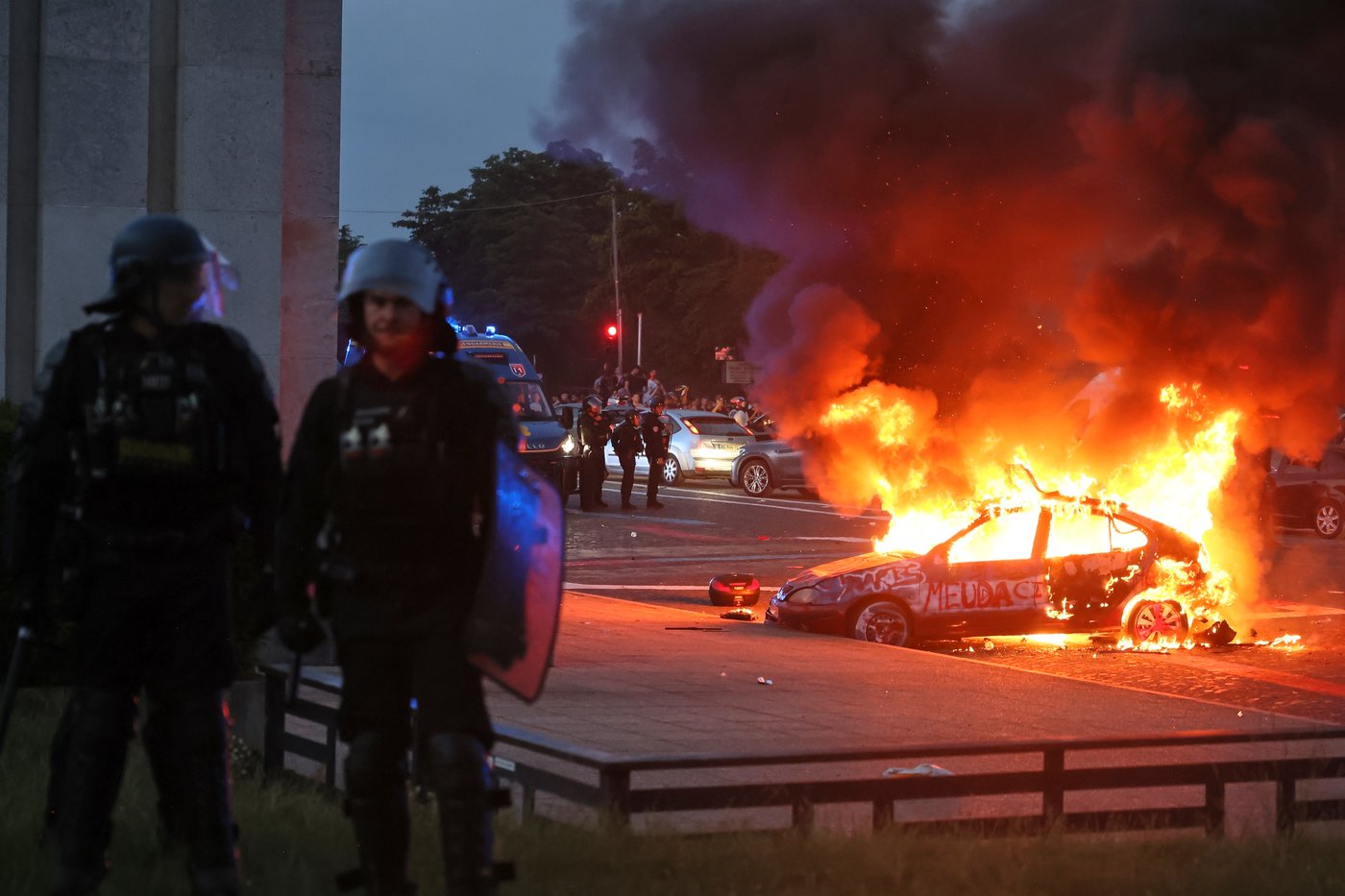 France detains hundreds after violent clashes as Paris Saint-German won Champions League | iNFOnews.ca