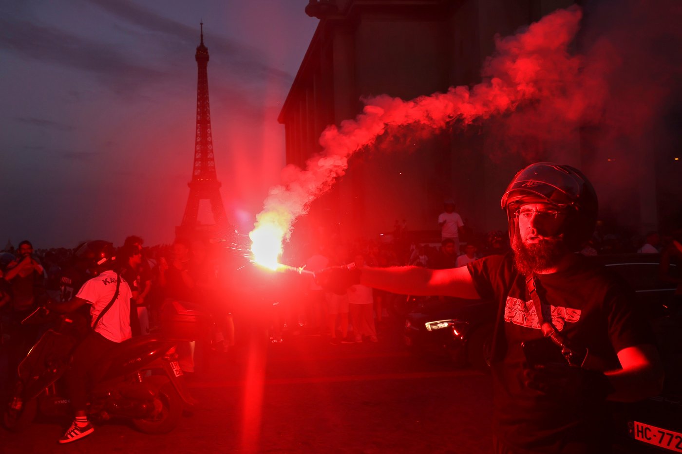 France detains hundreds after violent clashes as Paris Saint-German won Champions League | iNFOnews.ca