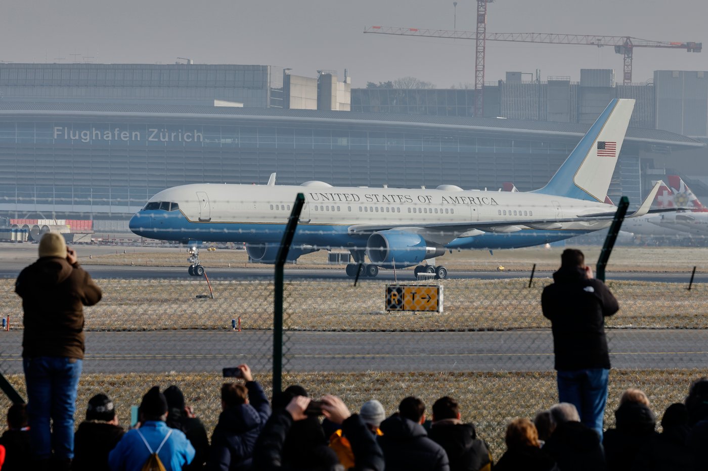 Air Force One will be painted red, white and blue as Trump has hinted, US military says | iNFOnews.ca Air Force One will be painted red, white and blue as Trump has hinted, US military says | iNFOnews.ca