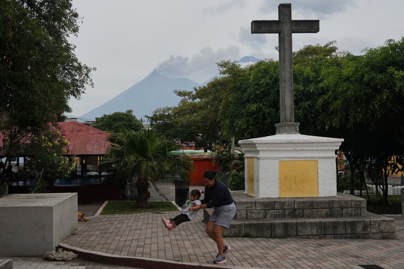 Guatemala evacuates communities after Fuego volcano erupts, in photos | iNFOnews.ca
