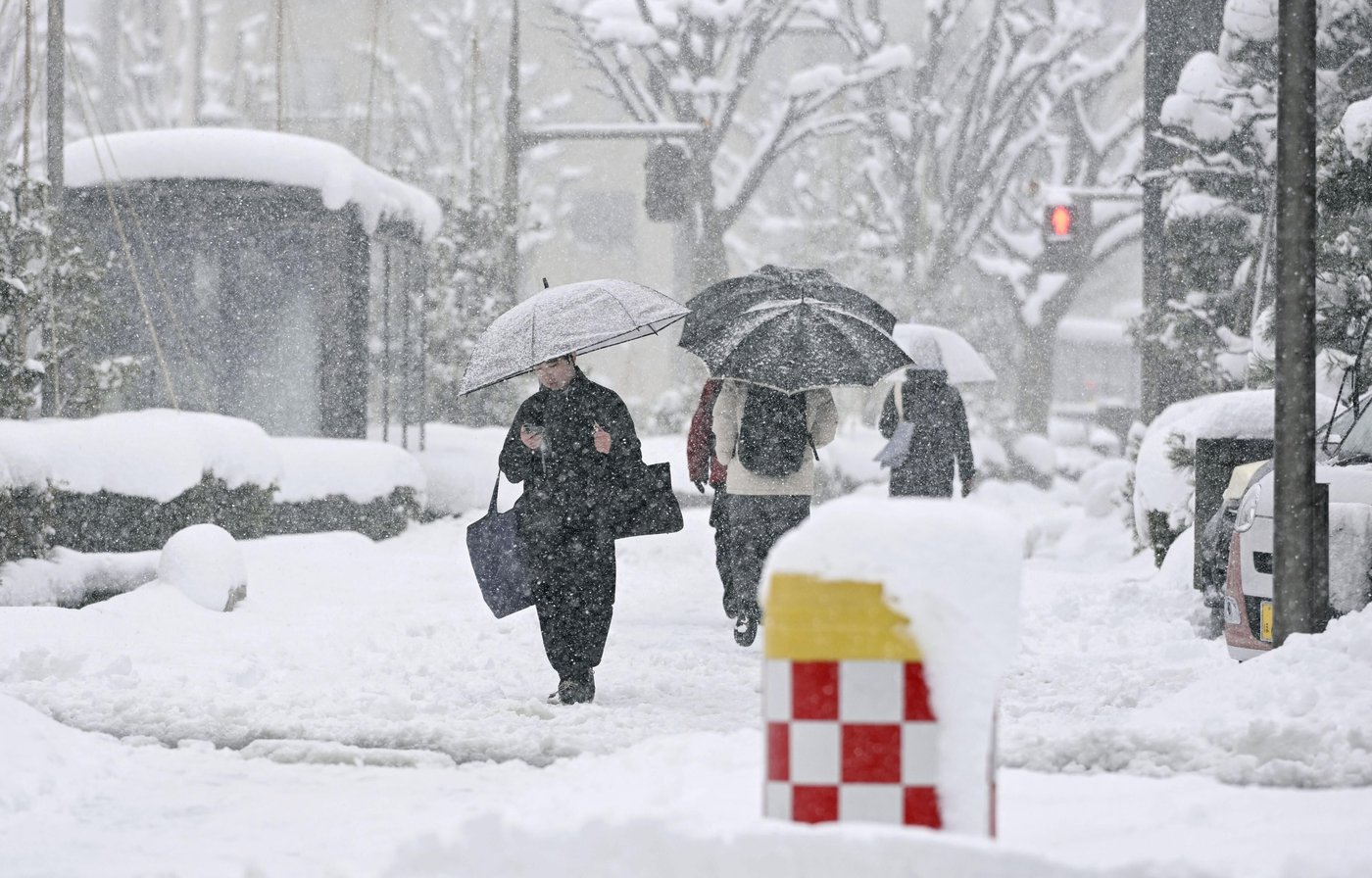 Heavy snow in northern Japan blocks roads and causes dozens of deaths | iNFOnews.ca