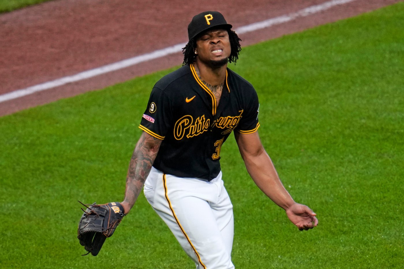 Eugenio Suárez hits 3-run homer in 9th as Reds rally for 9-7 win over Pirates | iNFOnews.ca Eugenio Suárez hits 3-run homer in 9th as Reds rally for 9-7 win over Pirates | iNFOnews.ca