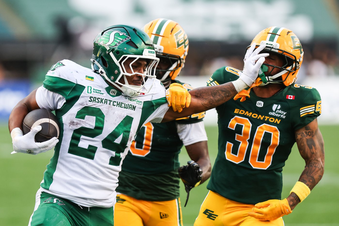 Stevens helps Riders edge West-leading Elks 28-26 in front of 31,757 fans in Edmonton | iNFOnews.ca