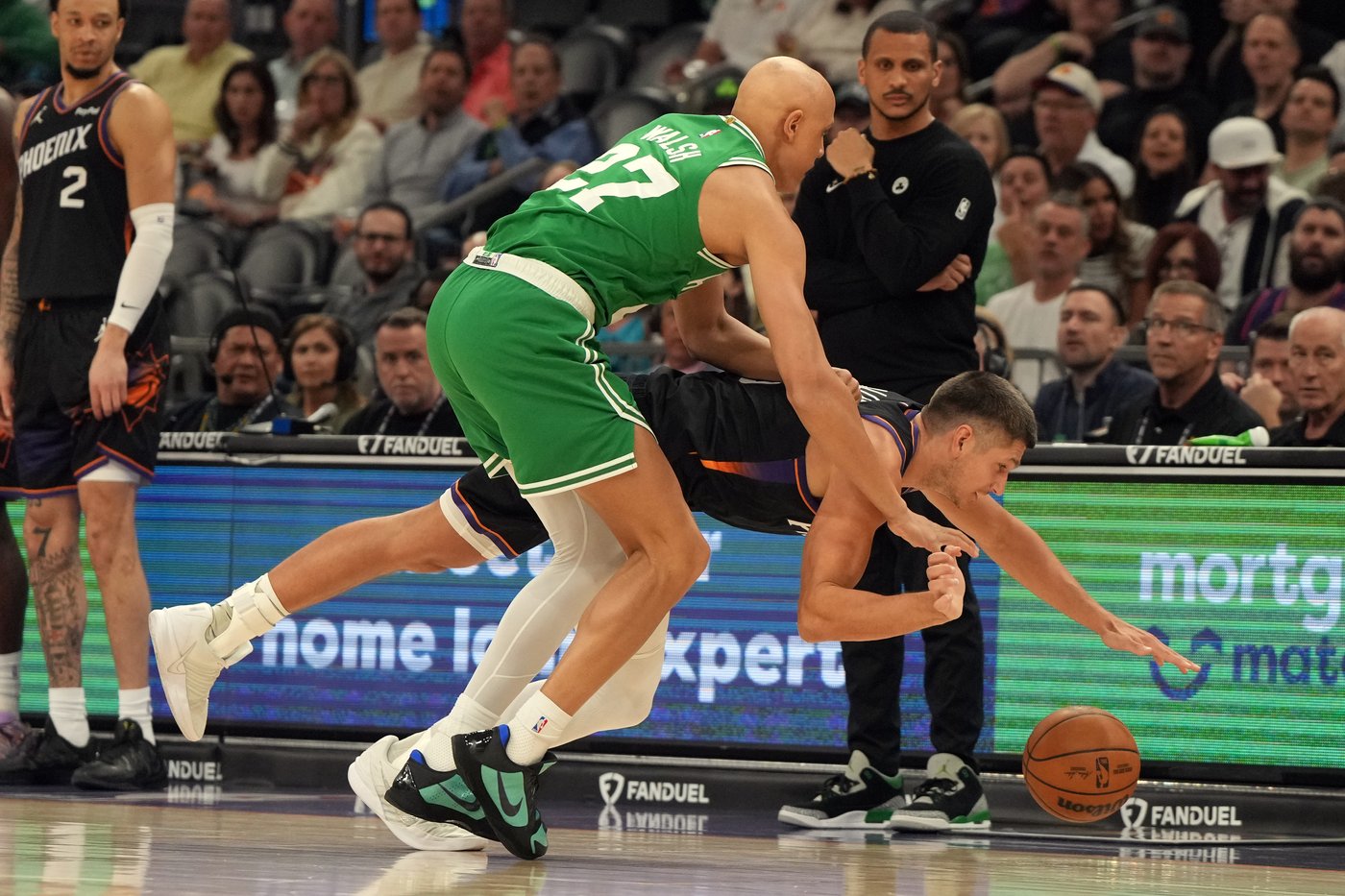 Derrick White scores 22, and a third-quarter blitz lifts the Celtics past the Suns 97-81 | iNFOnews.ca