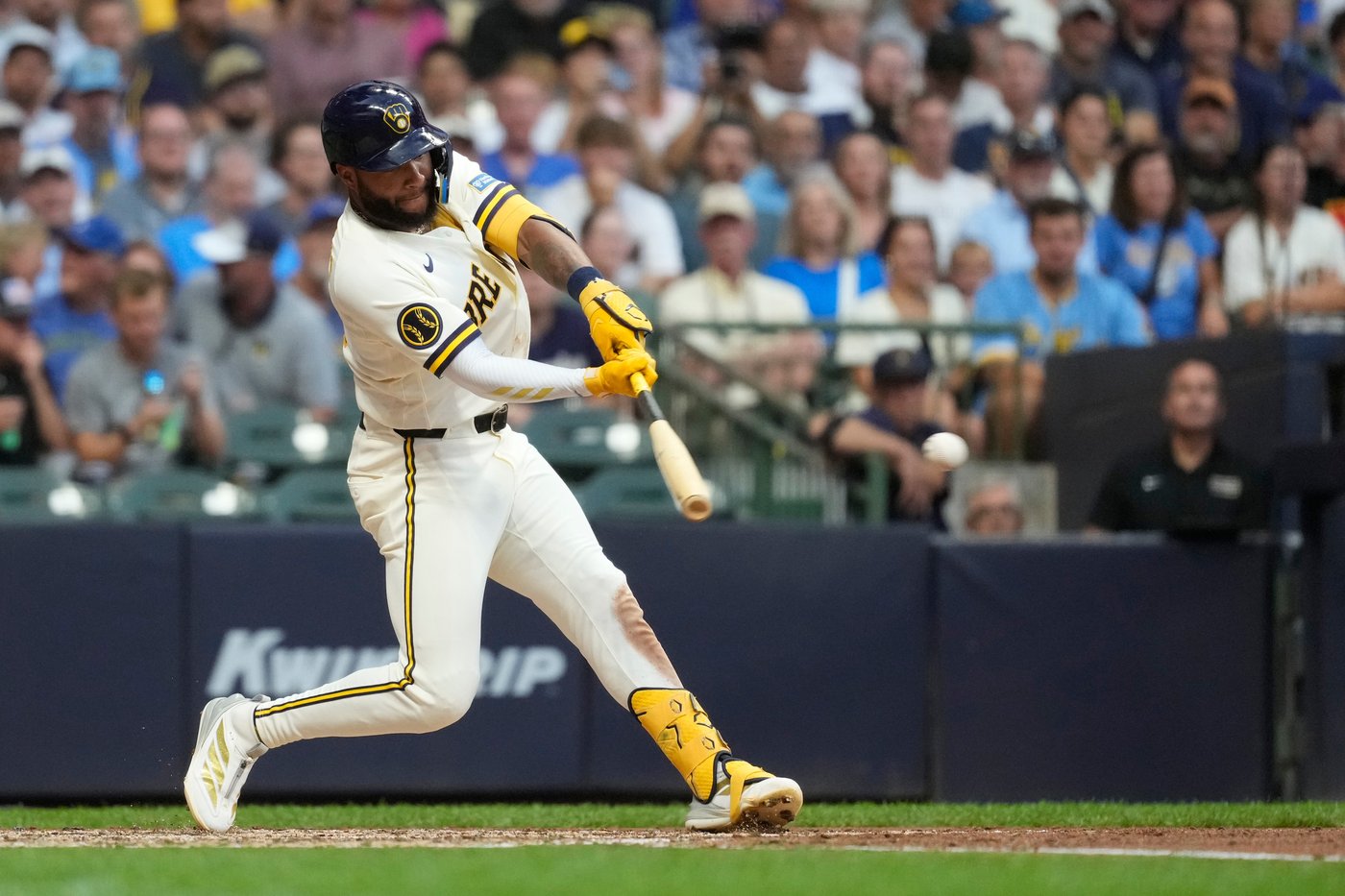 Chourio and Vaughn homer, Henderson wins sixth consecutive decision and Brewers top Pirates 4-2 | iNFOnews.ca