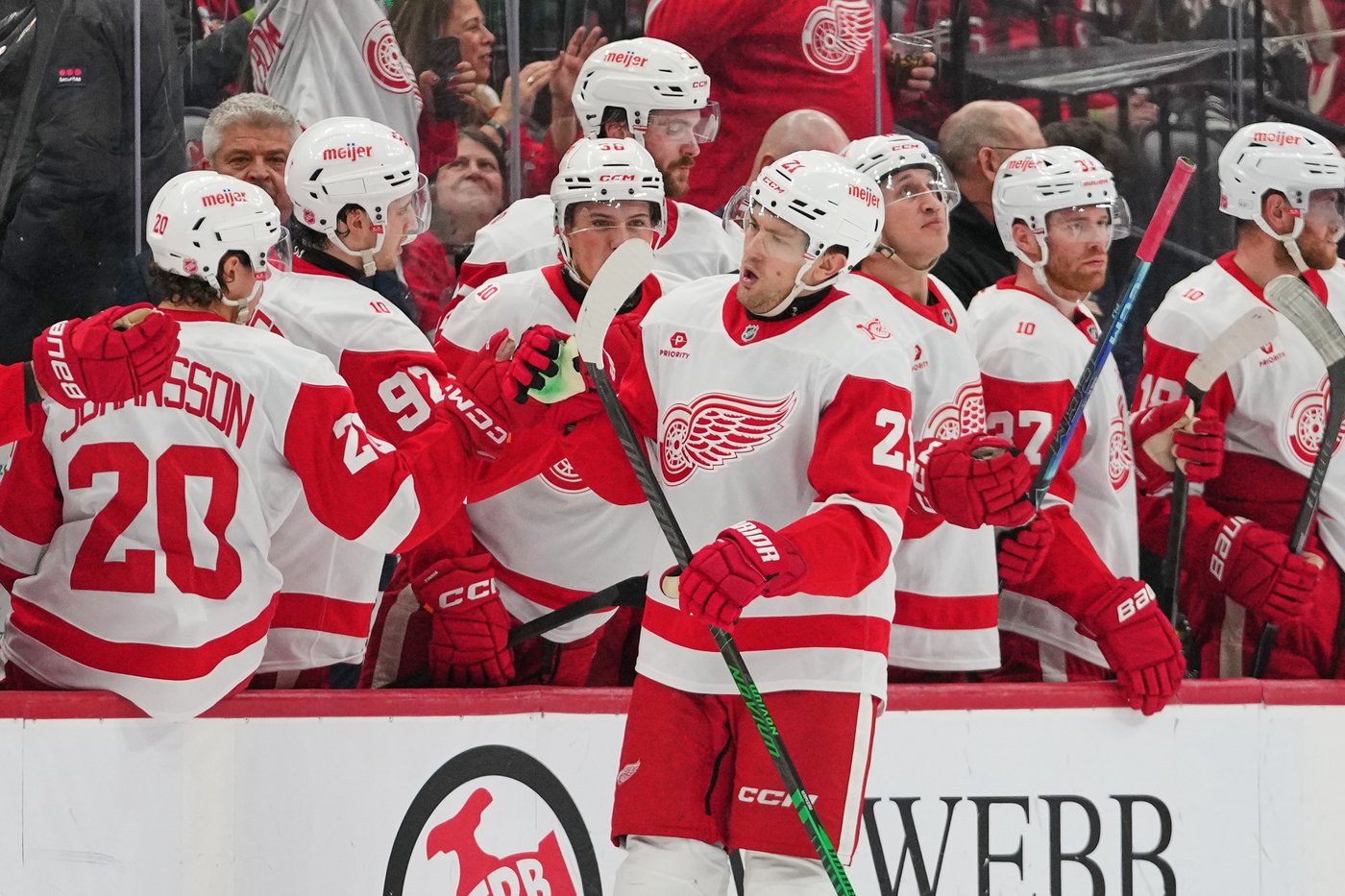 Gibson and Talbot combine to make 31 saves in the Red Wings' 3-0 win over the Devils | iNFOnews.ca