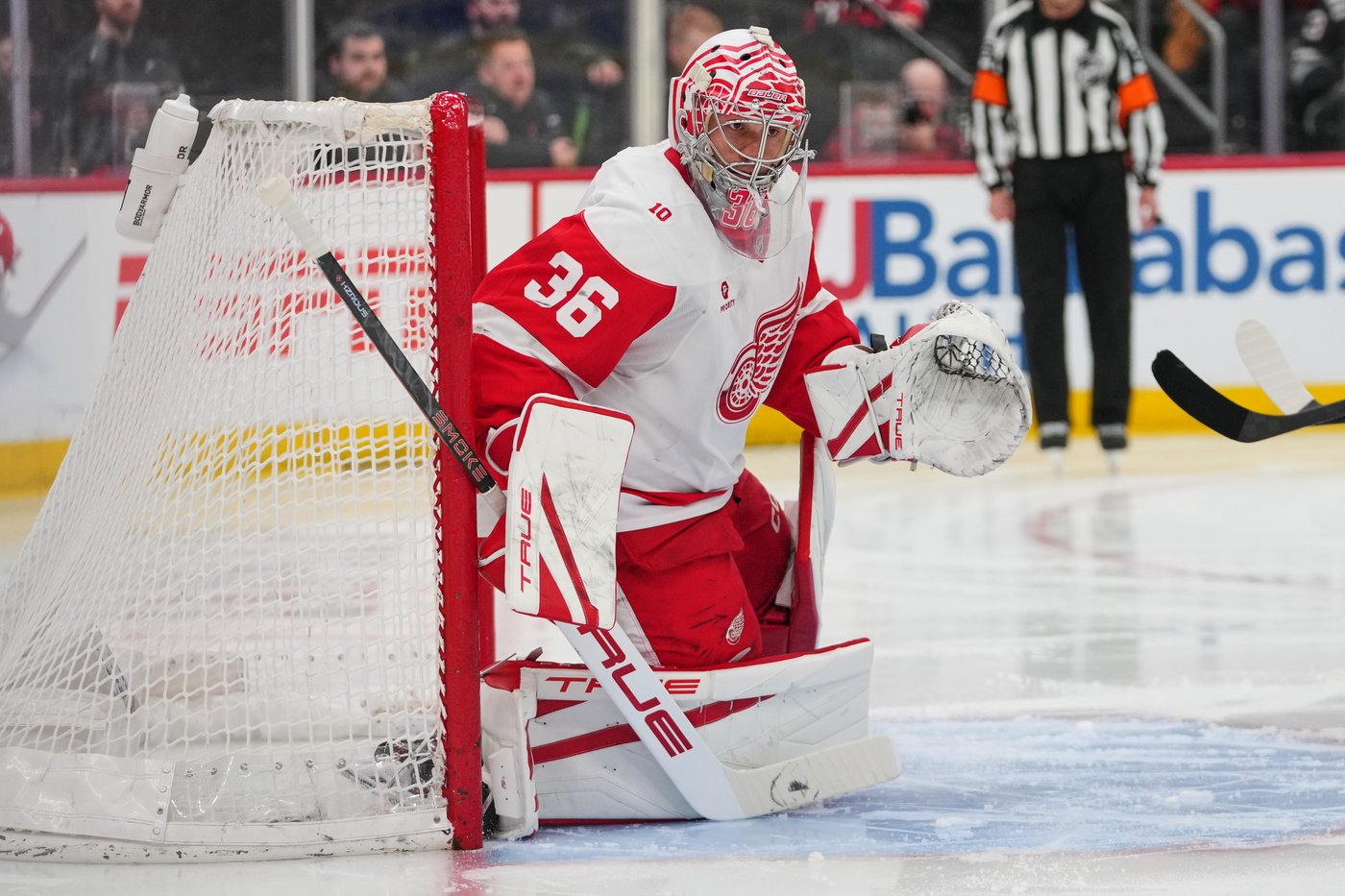 Gibson and Talbot combine to make 31 saves in the Red Wings' 3-0 win over the Devils | iNFOnews.ca