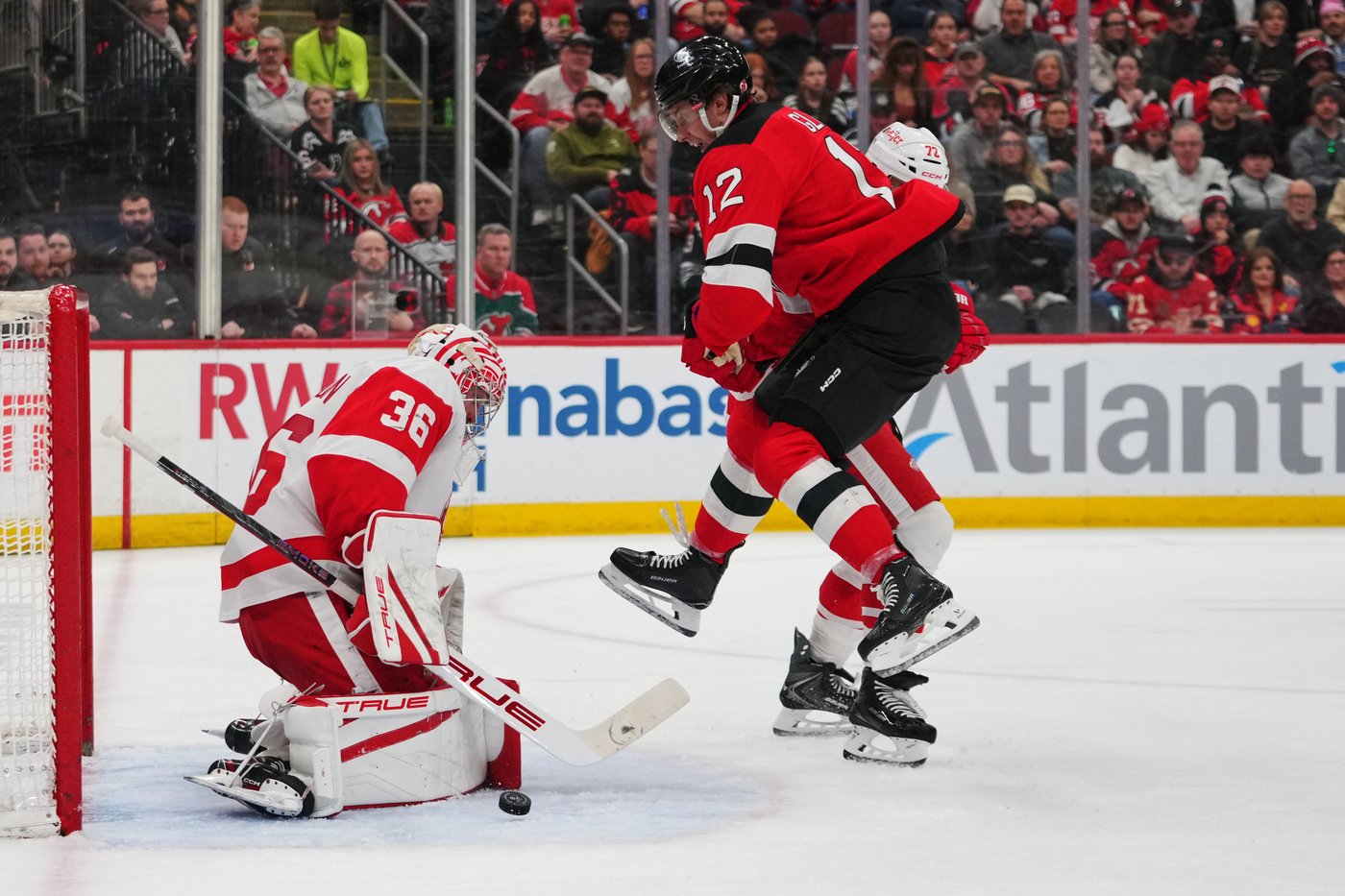 Gibson and Talbot combine to make 31 saves in the Red Wings' 3-0 win over the Devils | iNFOnews.ca
