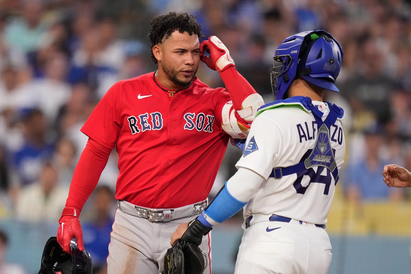 Red Sox All-Star Willson Contreras exits after 95-mph pitch clips his helmet | iNFOnews.ca