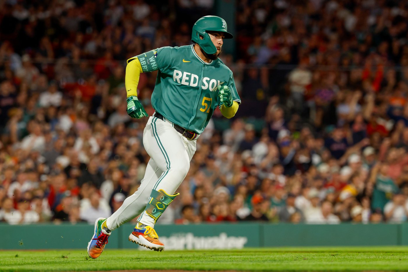 Willson Contreras hits 3-run homer, Red Sox outlast Giants 6-4 in Rafael Devers' return to Fenway | iNFOnews.ca