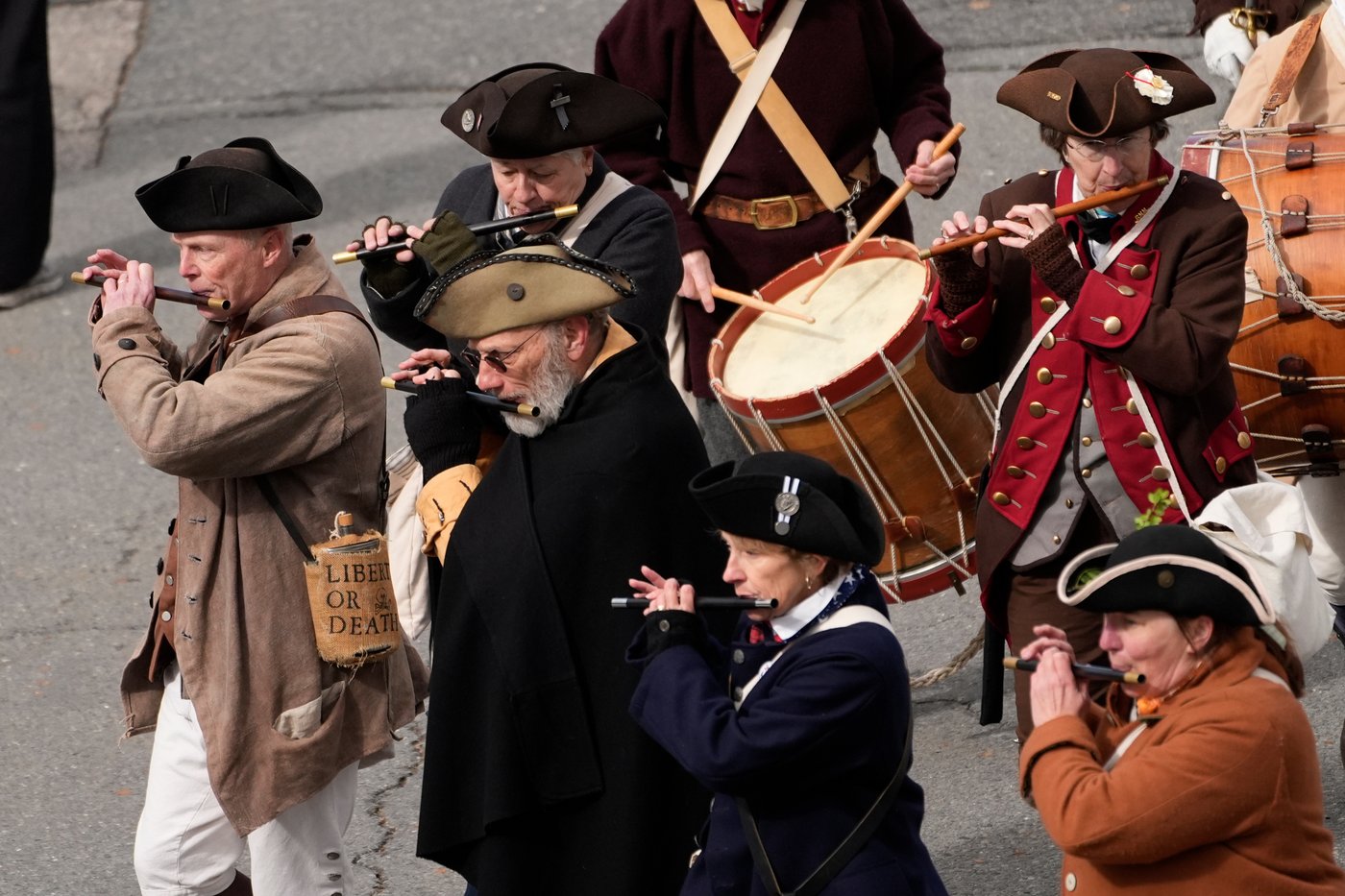 Muskets crack, drums echo as Boston marks 250 years since British evacuation | iNFOnews.ca