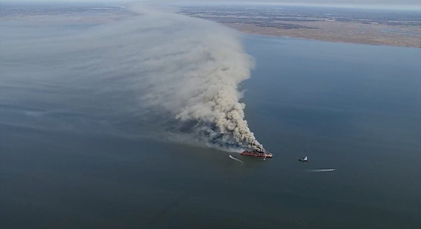 Massive fire breaks out aboard scrap metal barge on Delaware Bay | iNFOnews.ca