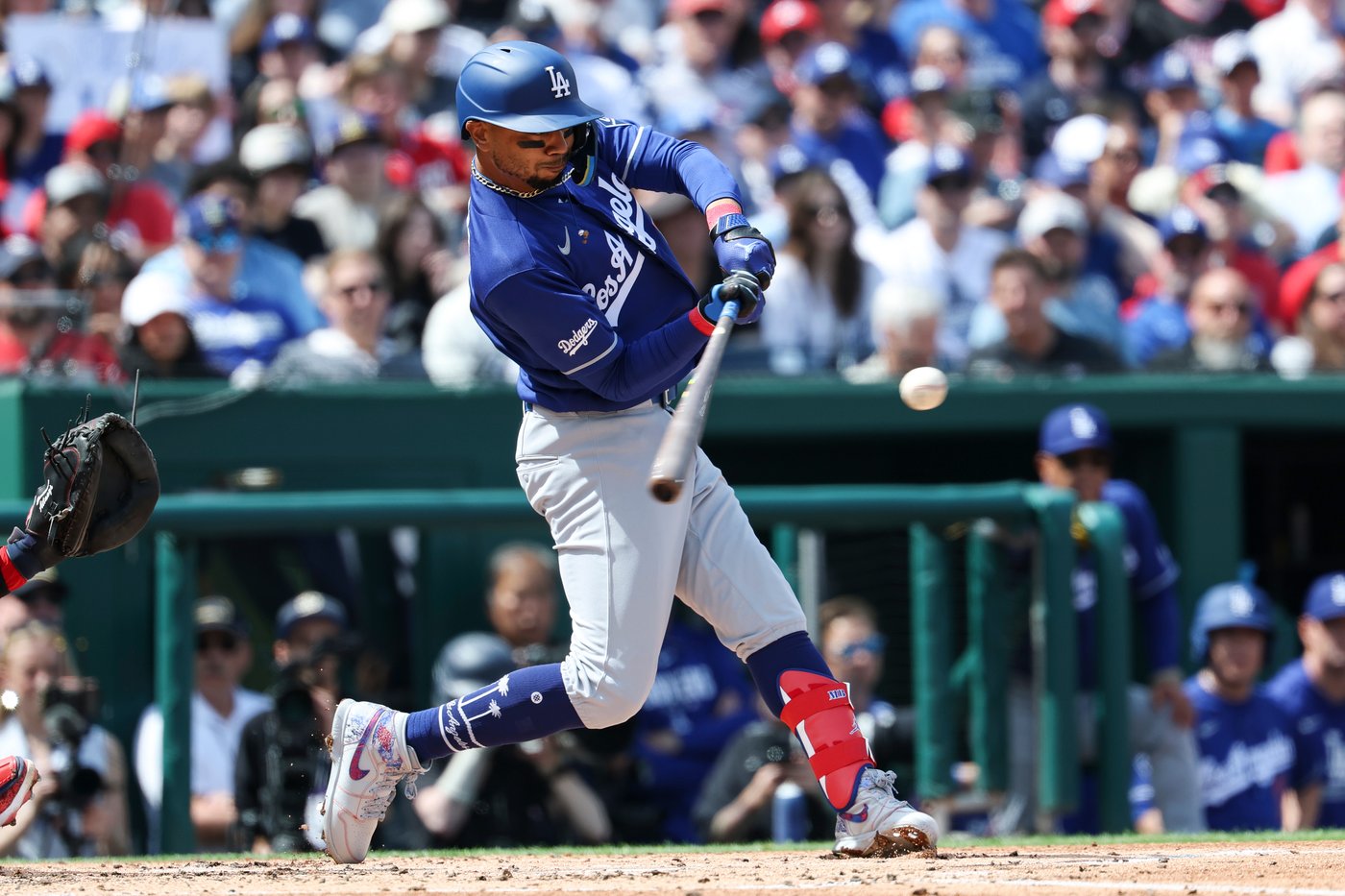 Dodgers place Mookie Betts on injured list with right oblique strain | iNFOnews.ca
