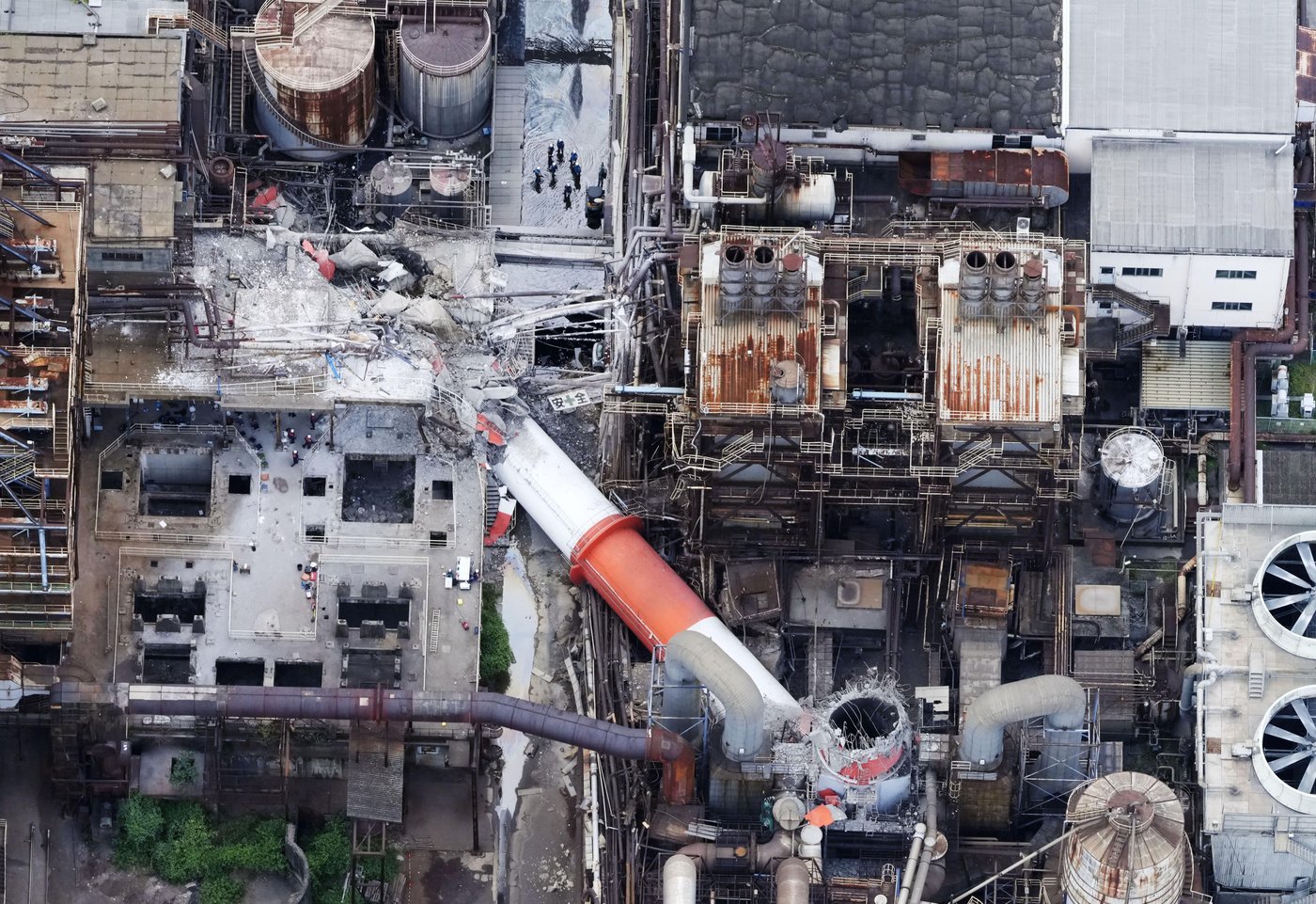 Rescuers search for survivors after a quake kills 18 in southwestern Japan | iNhome Rescuers search for survivors after a quake kills 18 in southwestern Japan | iNhome