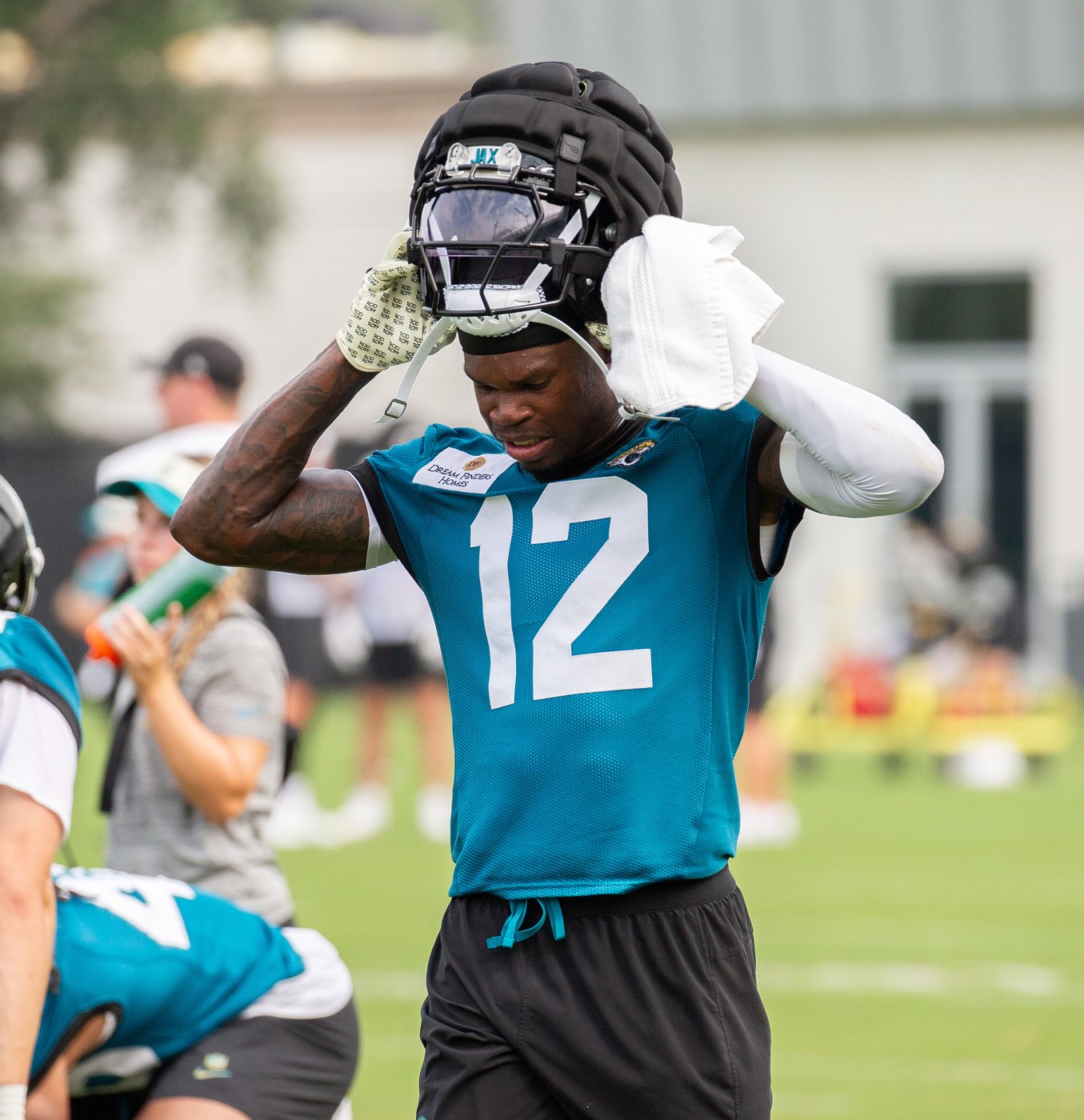 Jags 2-way player Travis Hunter returns stronger and fast after knee injury cuts short rookie year | iNFOnews.ca