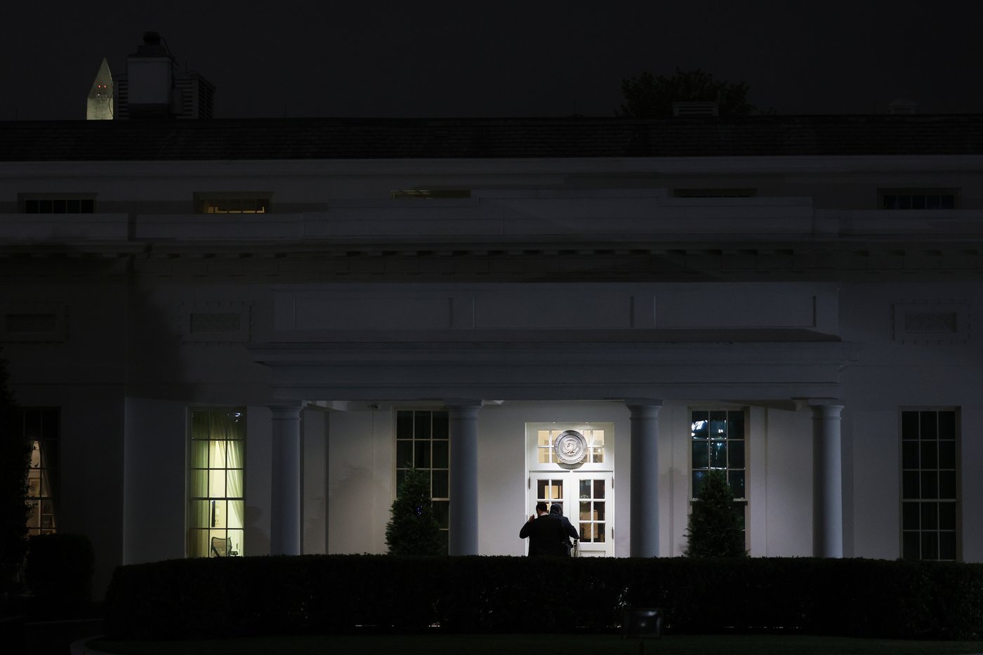 Trump safe after he is evacuated following shooting at Washington journalists' dinner, in photos | iNFOnews.ca