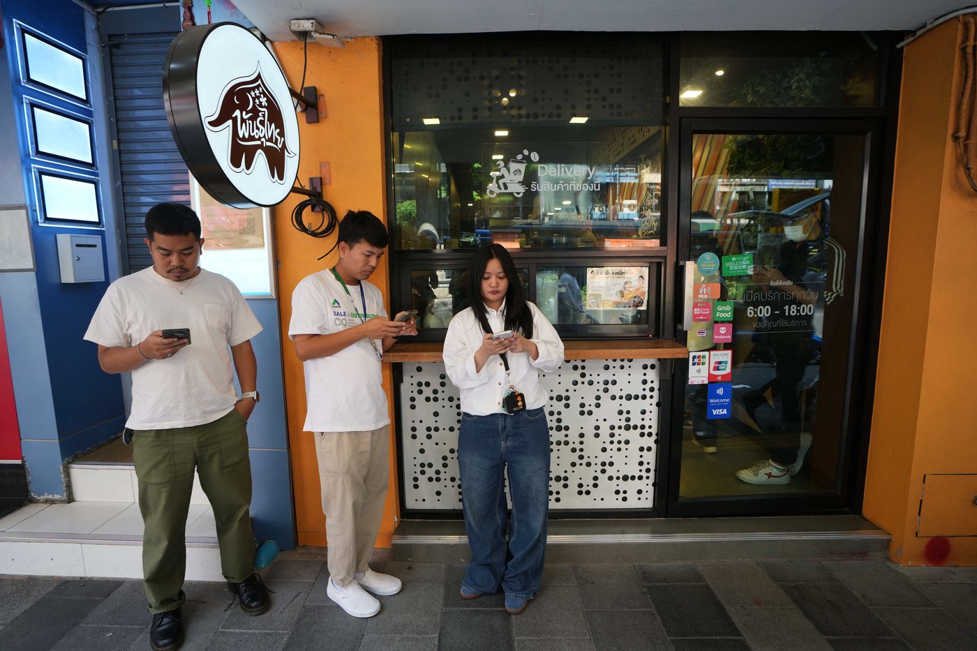 Thai coffee chains cut default sugar content in coffee and tea drinks in a new health push | iNFOnews.ca