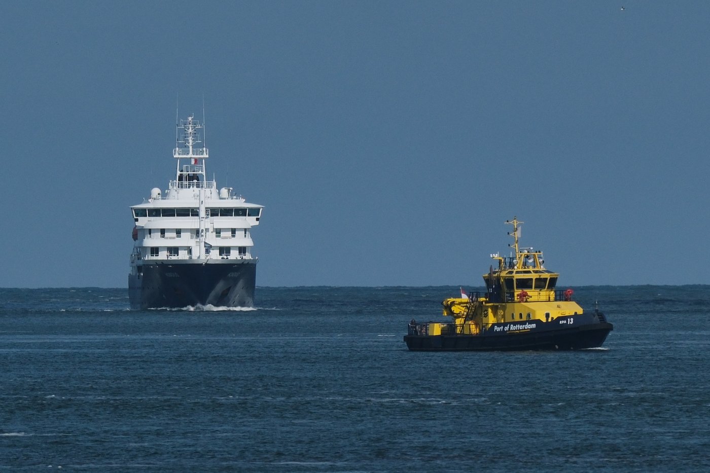 Hantavirus-stricken cruise ship docks in the Netherlands | iNFOnews.ca