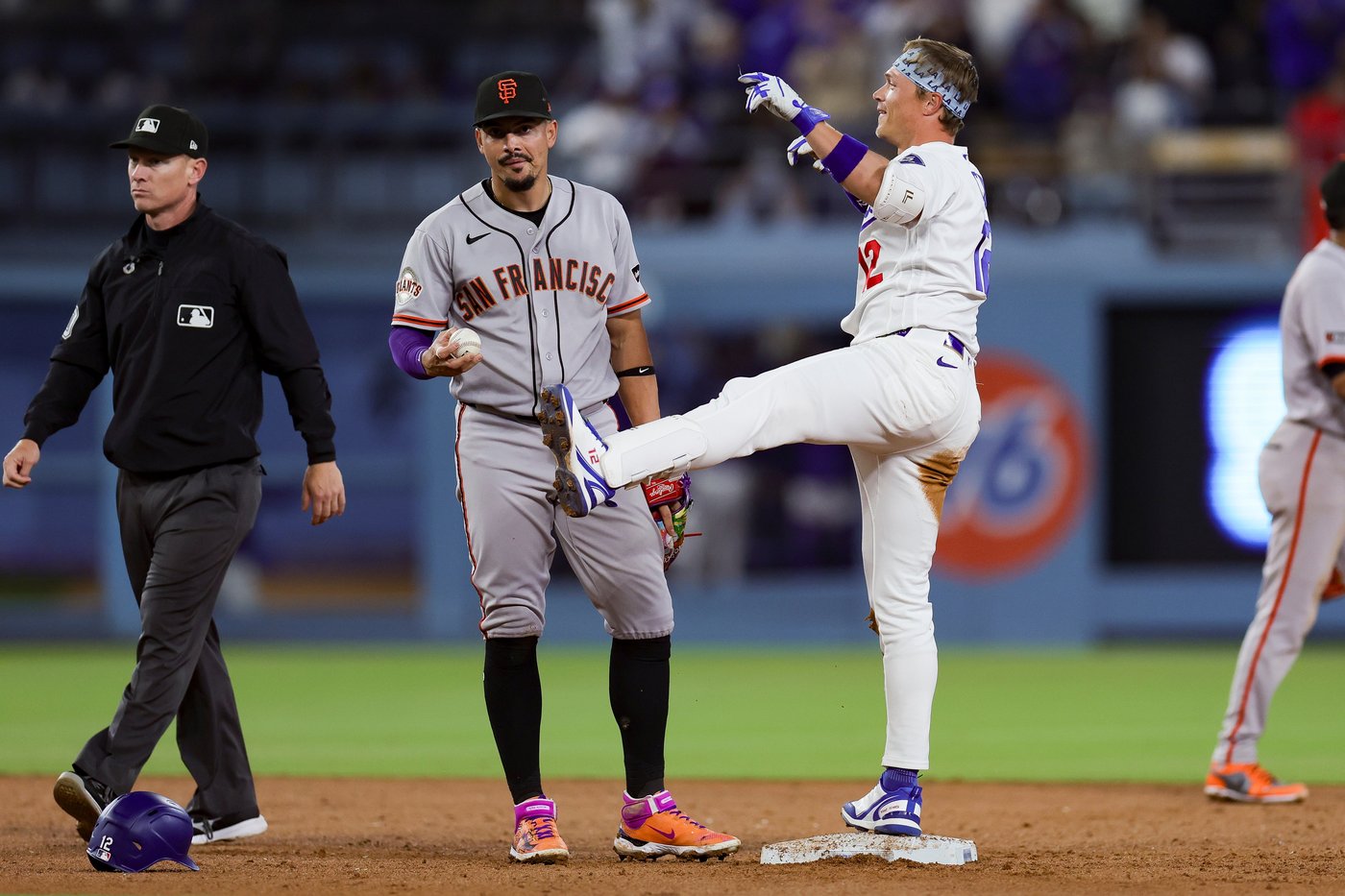 Will Smith hits 1st leadoff HR as Dodgers beat Giants 5-2, regain sole NL West lead | iNFOnews.ca