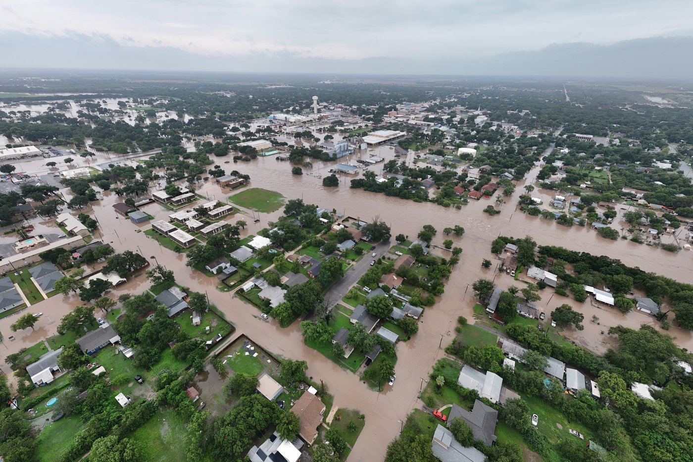 Texas flash floods leave at least 2 dead in region devastated a year ago | iNFOnews.ca
