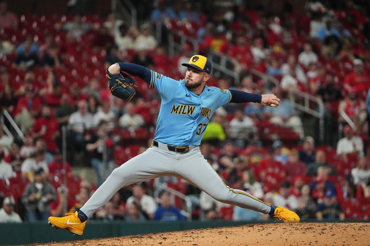 Herrera drives in 3 runs, Leahy pitches 5 1/3 solid innings as Cardinals beat Brewers 6-3 | iNFOnews.ca