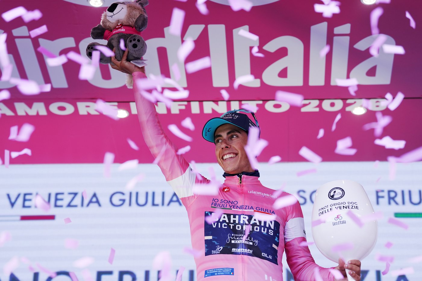 Ballerini dodges a late crash to seize a breakthrough Giro stage win in Naples | iNFOnews.ca